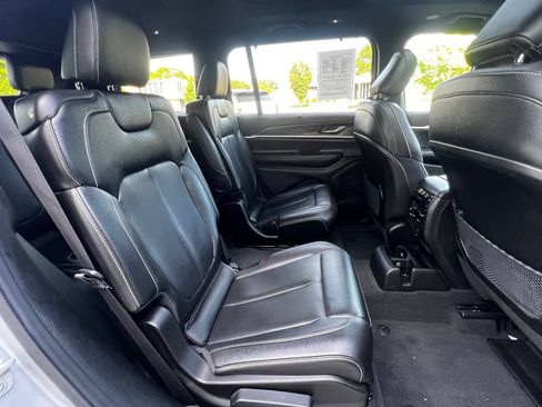 Used 2024 Jeep Grand Cherokee L Limited w/ Luxury Tech Group II AWD/4WD image 30
