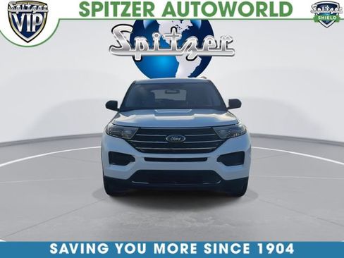 Used 2022 Ford Explorer XLT image 3