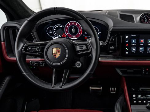 Certified 2025 Porsche Cayenne GTS AWD/4WD image 13