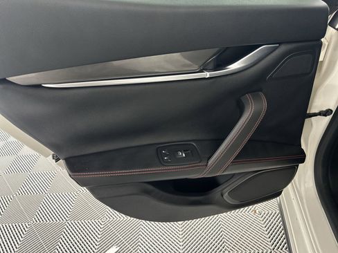 Used 2018 Maserati Ghibli RWD image 26