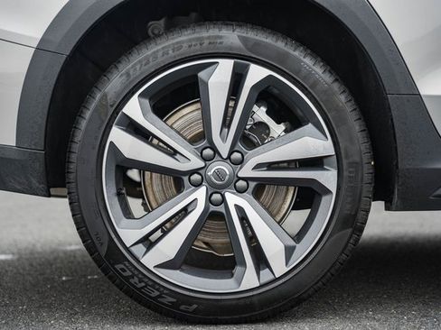 Used 2025 Volvo V60 B5 Cross Country Plus image 19