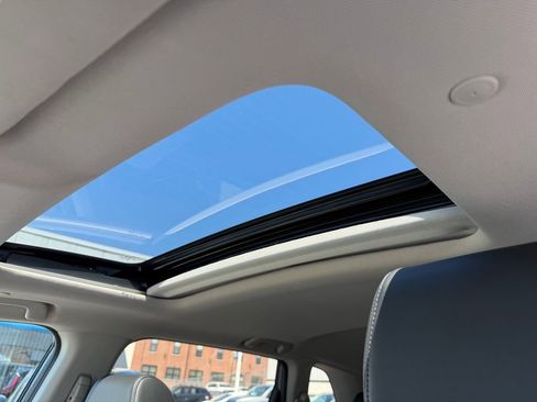 Used 2023 Honda CR-V EX-L image 3