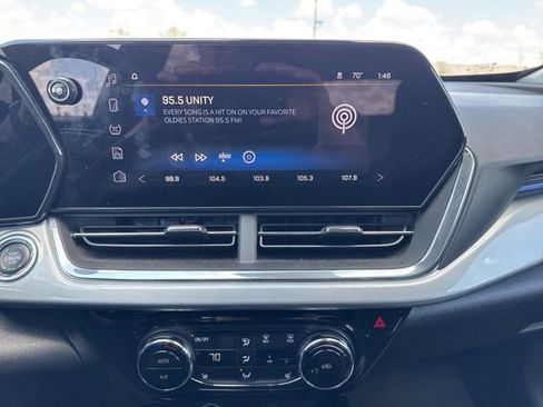 Used 2025 Chevrolet Trax LT w/ LT Convenience Package FWD image 10