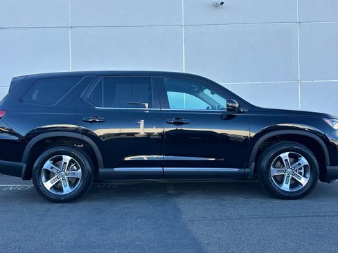 Used 2025 Honda Pilot EX-L image 2