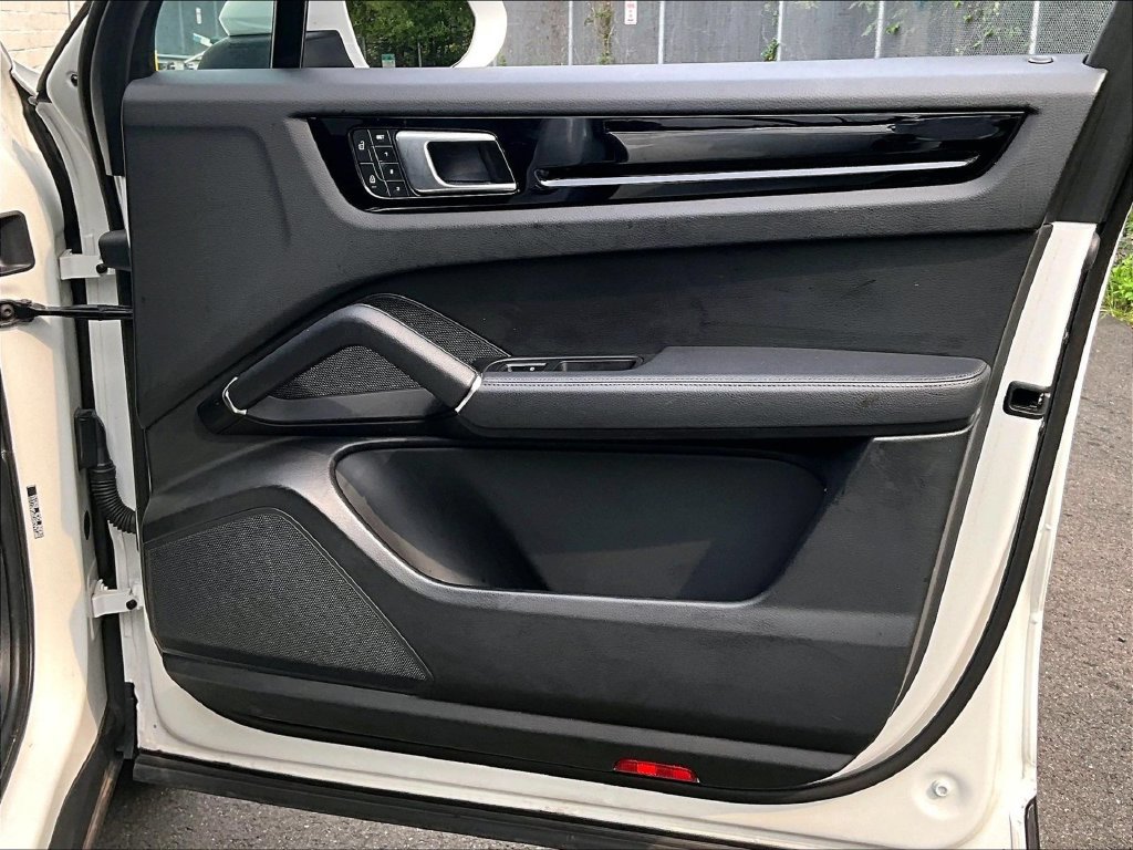 Certified 2023 Porsche Cayenne AWD/4WD image 29