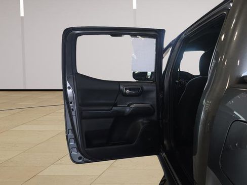 Used 2022 Toyota Tacoma TRD Off-Road AWD/4WD image 24