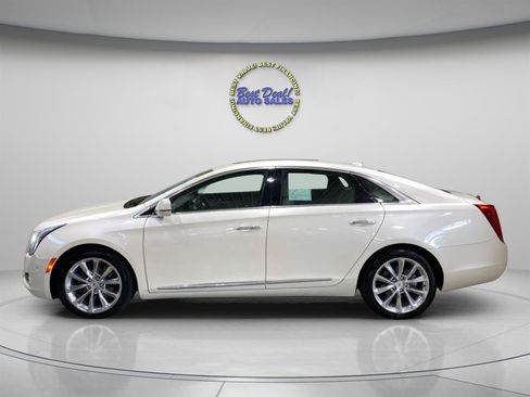 Used 2014 Cadillac XTS Luxury FWD image 2