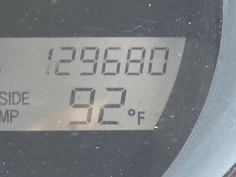Used 2008 Pontiac Vibe w/ Preferred Package FWD image 22