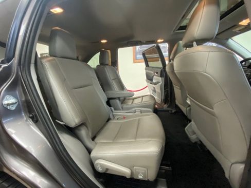 Used 2019 Toyota Highlander Limited FWD image 16