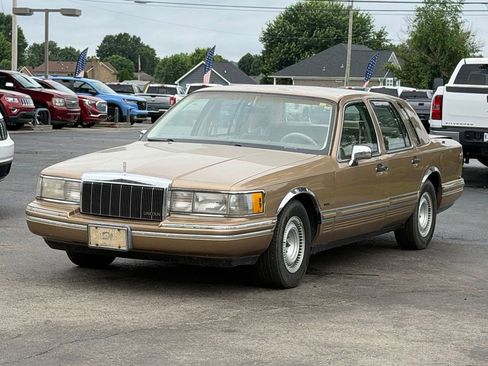 Used 1991 Lincoln Town Car Executive RWD image 3