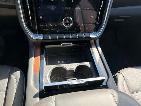 Used 2025 GMC Yukon Denali AWD/4WD image 16
