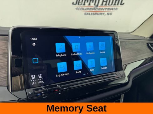 Used 2025 Volkswagen Atlas SEL image 17