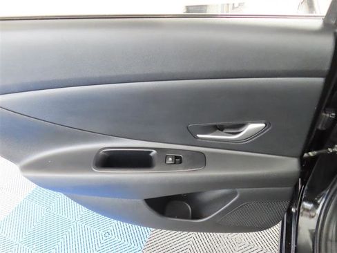 Used 2024 Hyundai Elantra SE FWD image 25
