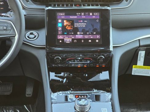 New 2025 Jeep Grand Cherokee Laredo X w/ Luxury Tech Group I image 29