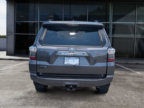 Used 2020 Toyota 4Runner SR5 AWD/4WD image 6
