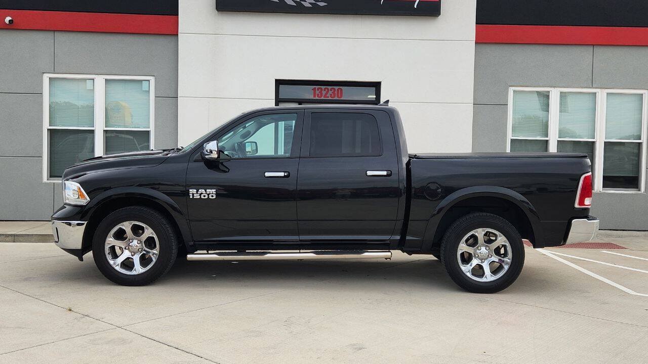 Used 2017 RAM 1500 Laramie AWD/4WD image 3