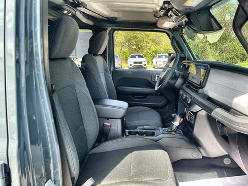 Used 2026 Jeep Wrangler Unlimited Sahara AWD/4WD image 26