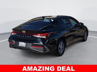 Used 2025 Hyundai Elantra SE video 3