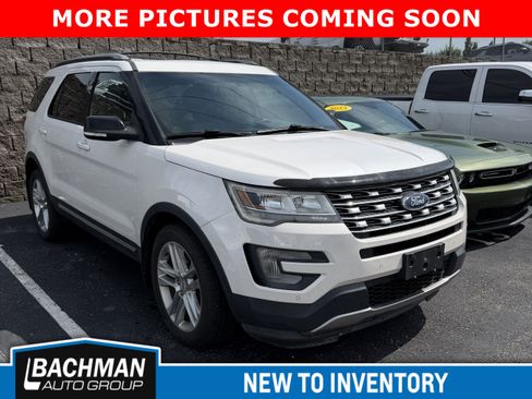 Used 2017 Ford Explorer XLT w/ Equipment Group 202A AWD/4WD image 1