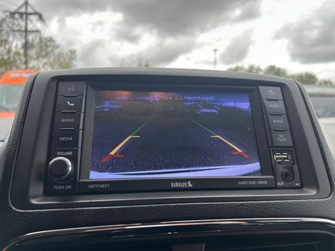 Used 2019 Dodge Grand Caravan SE w/ UConnect Hands-Free Group image 18