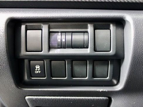 Used 2018 Subaru Crosstrek 2.0i image 14