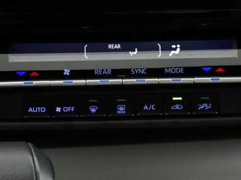 Certified 2024 Toyota Sienna XLE image 23