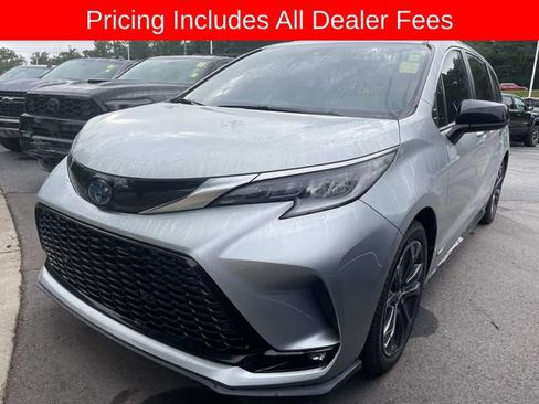 Used 2021 Toyota Sienna XSE w/ XSE Plus Package FWD image 1