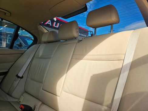 Used 2011 BMW 328i xDrive Sedan image 18