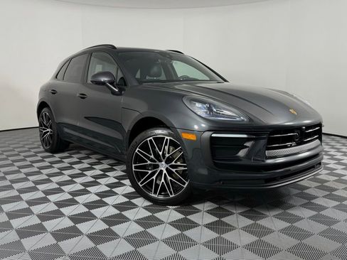 Certified 2025 Porsche Macan image 6