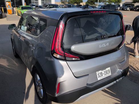 Used 2023 Kia Soul LX w/ LX Technology Package FWD image 6