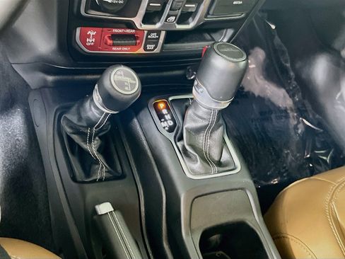 Used 2023 Jeep Gladiator Rubicon w/ Cold Weather Group AWD/4WD image 17