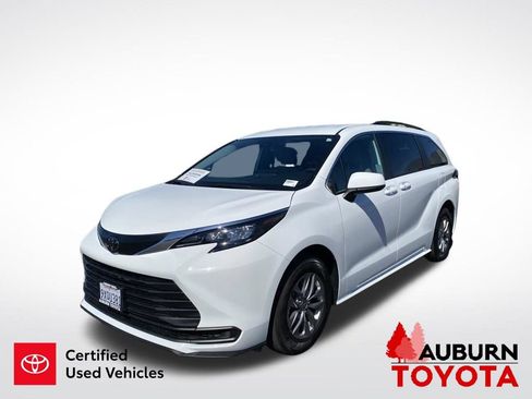 Certified 2026 Toyota Sienna LE FWD image 4