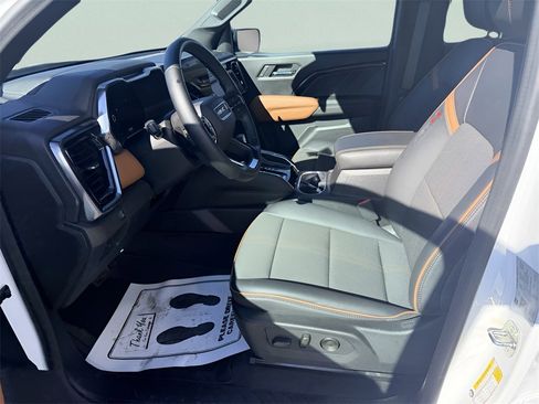 Used 2023 GMC Canyon AT4 w/ Technology Package image 15