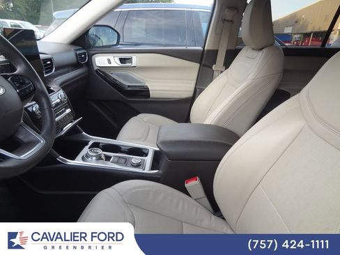 Used 2023 Ford Explorer Platinum w/ Technology Package AWD/4WD image 8