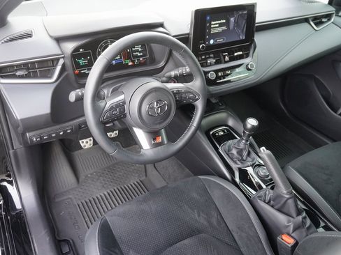 Used 2024 Toyota Corolla Premium image 11