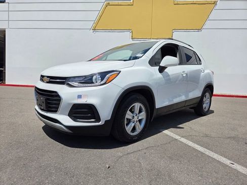 Certified 2022 Chevrolet Trax LT w/ LT Convenience Package FWD image 2