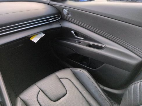Certified 2024 Hyundai Elantra Limited FWD image 16