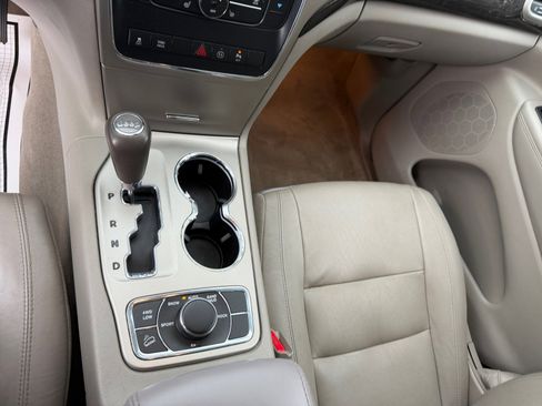 Used 2012 Jeep Grand Cherokee Laredo image 15