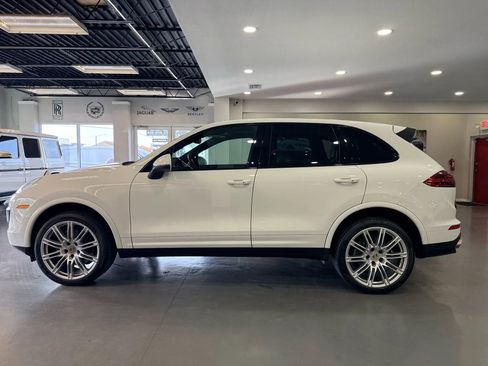 Used 2018 Porsche Cayenne Platinum Edition w/ Premium Package Plus image 9