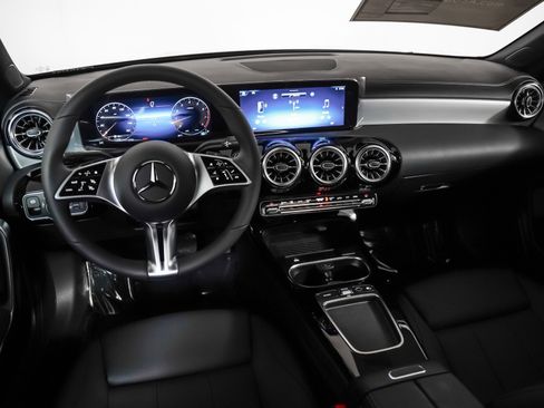 New 2025 Mercedes-Benz CLA 250 4MATIC image 17