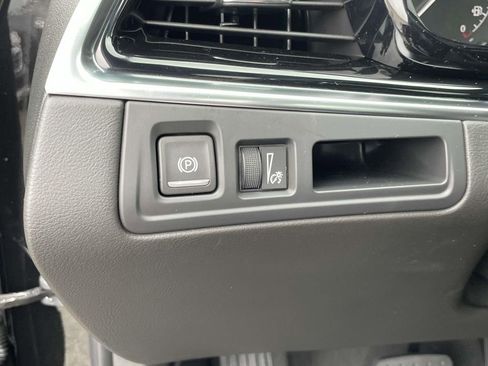 New 2025 Cadillac XT6 Luxury image 24