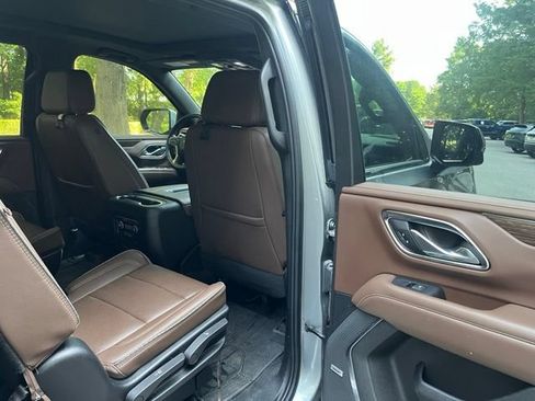 Used 2024 Chevrolet Suburban High Country AWD/4WD image 12