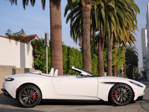 Used 2023 Aston Martin DB11 Volante image 14