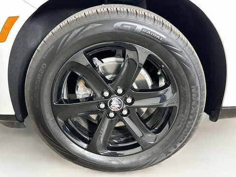 Used 2023 Buick Enclave Essence w/ Sport Touring Edition image 8