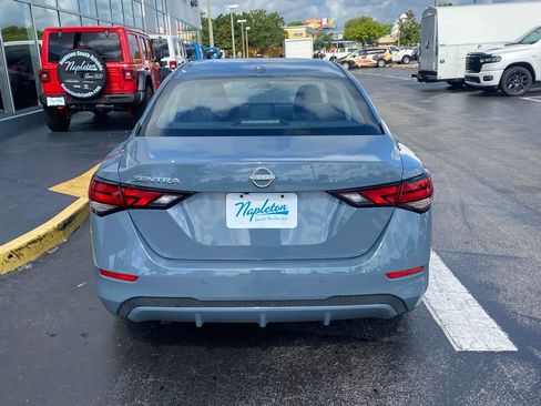 Used 2025 Nissan Sentra SV FWD image 8