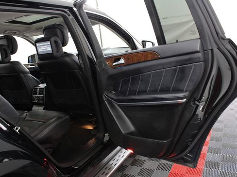 Used 2015 Mercedes-Benz GL 550 4MATIC image 28