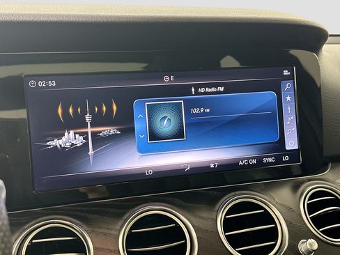Certified 2018 Mercedes-Benz E 400 4MATIC Sedan image 19