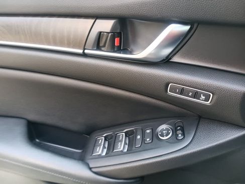 Used 2018 Honda Accord EX-L image 16