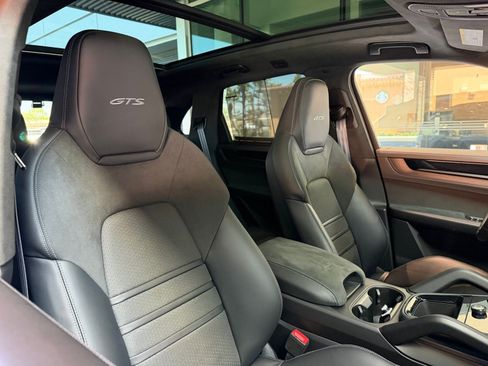 Certified 2025 Porsche Cayenne GTS AWD/4WD image 12