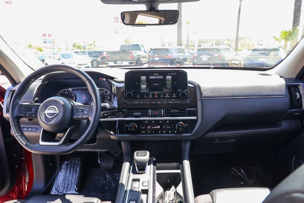Used 2025 Nissan Pathfinder SL FWD image 23